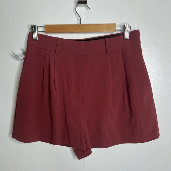 Aritzia - Babaton - Sundried Red 3” Pleated Shorts - NWT Size 8 - Picture 1 of 8